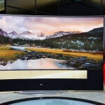 El sueño de todo cinéfilo: la televisión curva Ultra HD de 105 pulgadas
