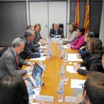 Antonio Beteta se reunión con Paula Sánchez de León y una representación de los proveedores