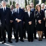 María Dolores de Cospedal, Ignacio González; Alberto Ruiz-Gallardón; Jorge Fernández Díaz; Ana Botella; Cristina Cifuentes; Soraya Rodríguez; Rosa Díez durante el homenaje en el Bosque del Recuerdo del parque del Retiro.