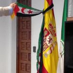 La bufanda de Palestina amarrada a la bandera española