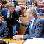El conseller Moragues junto al presidente Fabra y el vicepresidente Císcar en Les Corts