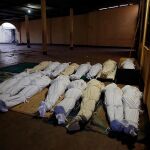 Cadáveres alineados en una mezquina en Bangui