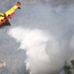 Tres medios aéreos luchan contra el fuego. (Imagen de archivo)