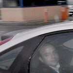 Tras pisar suelo español, Carromero se mostró muy emocionado.