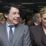Jorge Fernández Díaz, Ignacio González, Cristina Cifuentes y Javier Arenas, en el acto de homenaje a las víctimas en LA RAZÓN.