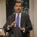 El rey Felipe VI comparece ante los españoles desde el Palacio de La Zarzuela con el pimer mensaje televisado de Navidad de su reinado, en el que traslada a los ciudadanos sus compromisos y preocupaciones ante el nuevo año