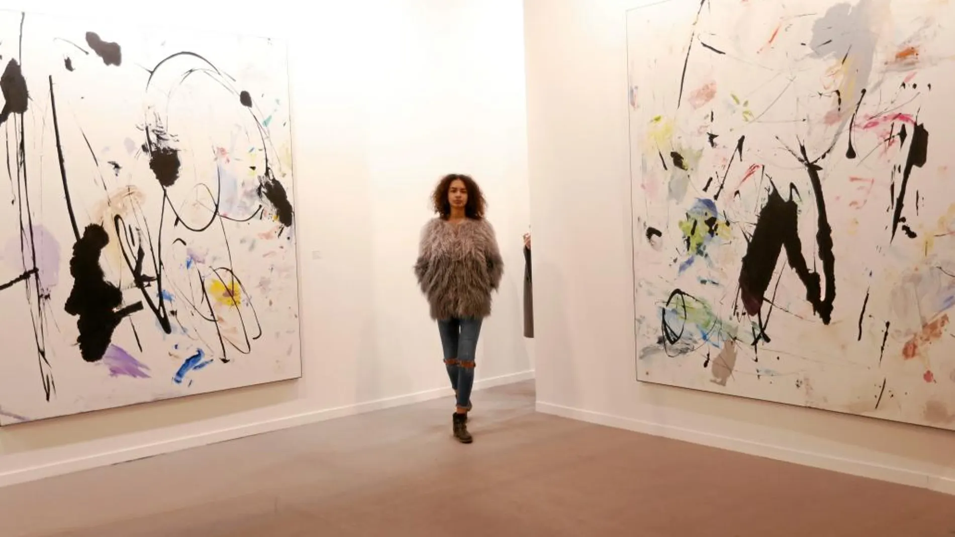 «SOLD OUT» Dos de las obras de Secundino Hernández, ya vendidas, en el stand de Forsblom.