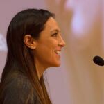 Tamara Falcó durante un Simposio en la Universidad San Pablo CEU de Sevilla