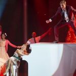 Óscar Martínez y Eva Armenteros bailar «Great balls of fire».