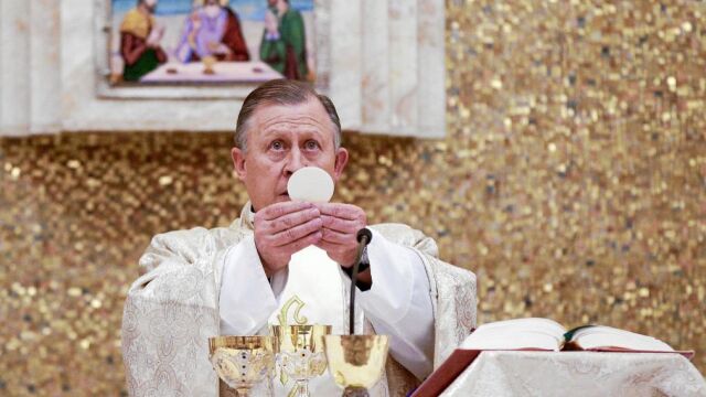 Eduardo Gil Robles, el nuevo responsable de los Legionarios de Cristo, ayer, durante una misa
