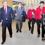 Antonio Silván, Santiago Aparicio (Cecale), Agustín Prieto (UGT) y Ángel Hernández (CCOO), tras la reunión de ayer de la Mesa de la Vivienda