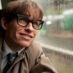 Eddie Redmayne interpreta a Stephen Hawking en "La teoría del Todo"