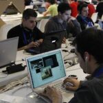 El 20% de las aulas no cuenta con un equipamiento básico (todos los puestos conectados a Internet y proyector multimedia).