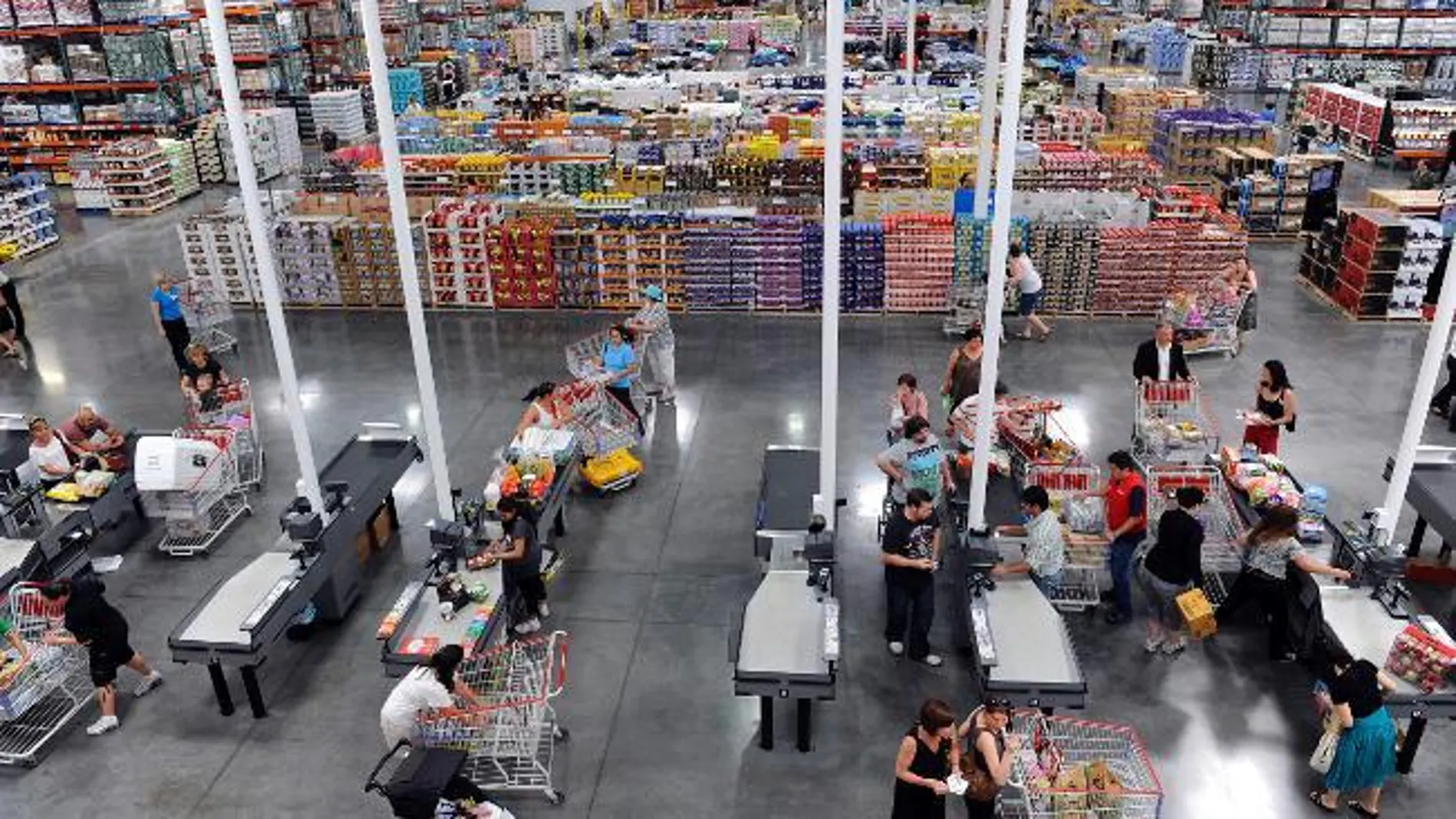 Costco es un hipermercado que vende de todo y cuyo sistema de funcionamiento se asemeja mucho al de Makro.