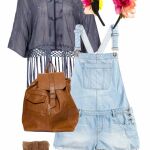 Kimono de Topshop (64€), peto corto de Springfield (29,99€), mochila de Pull&Bear (c.p.v.), botines camperos de Isabel Marant (450€), pulsera de Primark (5€) y corona de flores de Claire's (14,99€).