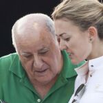 Amancio Ortega, junto a su hija Marta