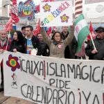 Empleados de Isla Mágica, en una reciente protesta
