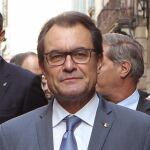 El presidente de la Generalitat, Artur Mas, durante el tradicional paseo de la Plaza Sant Jaime a la Basilica de la Merce donde se celebra la misa en honor de la patrona de Barcelona.
