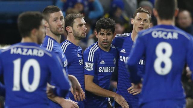 Costa es felicitado por sus compañeros tras anotar ante el Hull City.