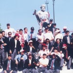 La plantilla celebra en Neptuno el doblete de 1996