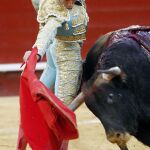 Derechazo de Jiménez Fortes, en la primera de la Feria de Fallas