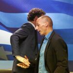 El ministro de Finanzas griego, Yanis Varoufakis, evidencia su desacuerdo con Dijsselbloem