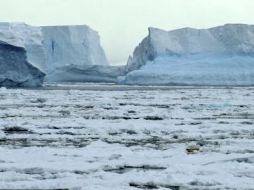 Imagen de archivo de un sector de la Antartida que se desprendio como consecuencia del calentamiento global