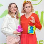 Rita Torres-Baptista, directora de marketing de BES, y la diseñadora Ágatha Ruiz de la Prada