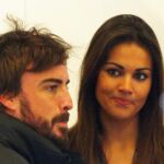 Fernando Alonso y Lara Álvarez dentro del garaje de McLaren y Honda en Jerez, en una imagen de archivo