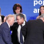 Zoido es aplaudido tras su discurso en el que anunció su marcha