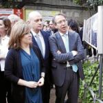 Sáenz de Santamaría, Jorge Fernández, Francesc Homs y José Antonio Vera, ayer en una exposición de Efe en Barcelona