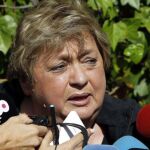 Teresa Mesa, amiga y portavoz de la familia, a su salida hoy del Hospital Carlos III.