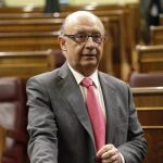 El ministro de Hacienda, Cristóbal Montoro, durante la sesión de control al Ejecutivo que hoy celebra el Congreso.