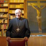El cardenal arzobispo de Madrid, Antonio María Rouco Varela, en su residencia, donde ayer ultimaba la homilía que pronunciará durante la multitudinaria eucaristía con motivo del Día de la Sagrada Familia