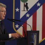 Enrique Cerezo, hoy durante la presentación de un calendario solidario.