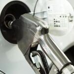Los precios medios de los carburantes en España esta semana han vuelto a los descensos.