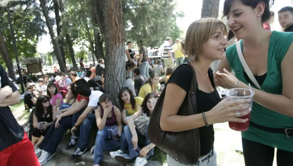 Los españoles consumen una media de 11 litros de alcohol al año