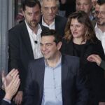 INSEPARABLES/ Alexis Tsipras sale de la sede de Syriza seguido de su mujer