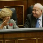 Los exministros socialistas Elena Salgado y Miguel Ángel Moratinos pidieron permiso para pasarse a la empresa privada.