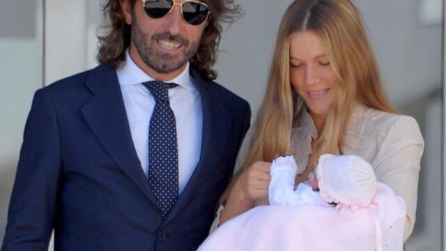 Javier y Sol, con la pequeña Camila.
