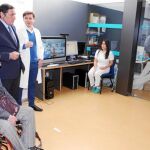 El consejero Antonio María Sáez Aguado visita el Cidif, junto a Azael Herrero y el presidente de Aspaym Castilla y León, José Manuel González Pozo.