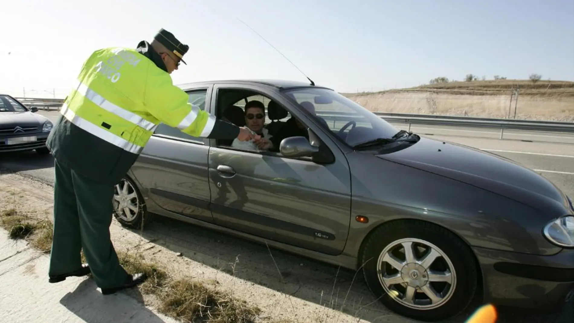 Tráfico publicará cada dos meses aproximadamente en su página web, los 1.200 tramos de carreteras convencionales en los que se colocarán los radares móviles de la Guardia Civil.