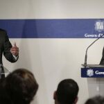 El presidente del Gobierno español, Mariano Rajoy, (iz), y el jefe del Gobierno de Andorra, Antoni Martí, (dch)
