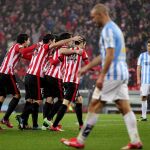 Los jugadores del Ath. de Bilbao celebran el primer gol del equipo bilbaino, durante el encuentro