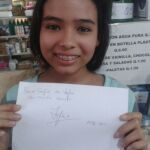 Ayer consiguió el primero: la Reina le firmó un sencillo autógrafo de tú a tú: "de Sofía para Sofía"