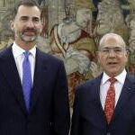 El Rey Felipe VI recibió hoy en audiencia al secretario general de la OCDE, José Ángel Gurría, en el Palacio de la Zarzuela.
