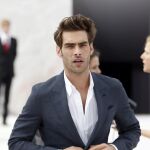 El español Jon Kortajarena asiste a la presentación de las creaciones de la colección primavera-verano de 2015 de Kim Jones para Louis Vuitton.