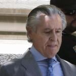 El expresidente de Caja Madrid Miguel Blesa, saliendo del Tribunal Superior de Justicia de Madrid (TSJM)