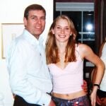 «El príncipe Andrés me sentó en sus rodillas y me dijeron que le diera un masaje»