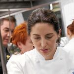 Elena Arzak, mientras ultima una de sus recetas